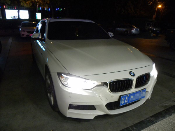 26宝马320Li.jpg